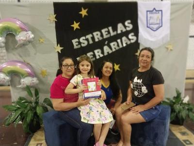 Noite de Autógrafos dos alunos do Jardim 2 da Escola Aluísio Maier foi um verdadeiro sucesso